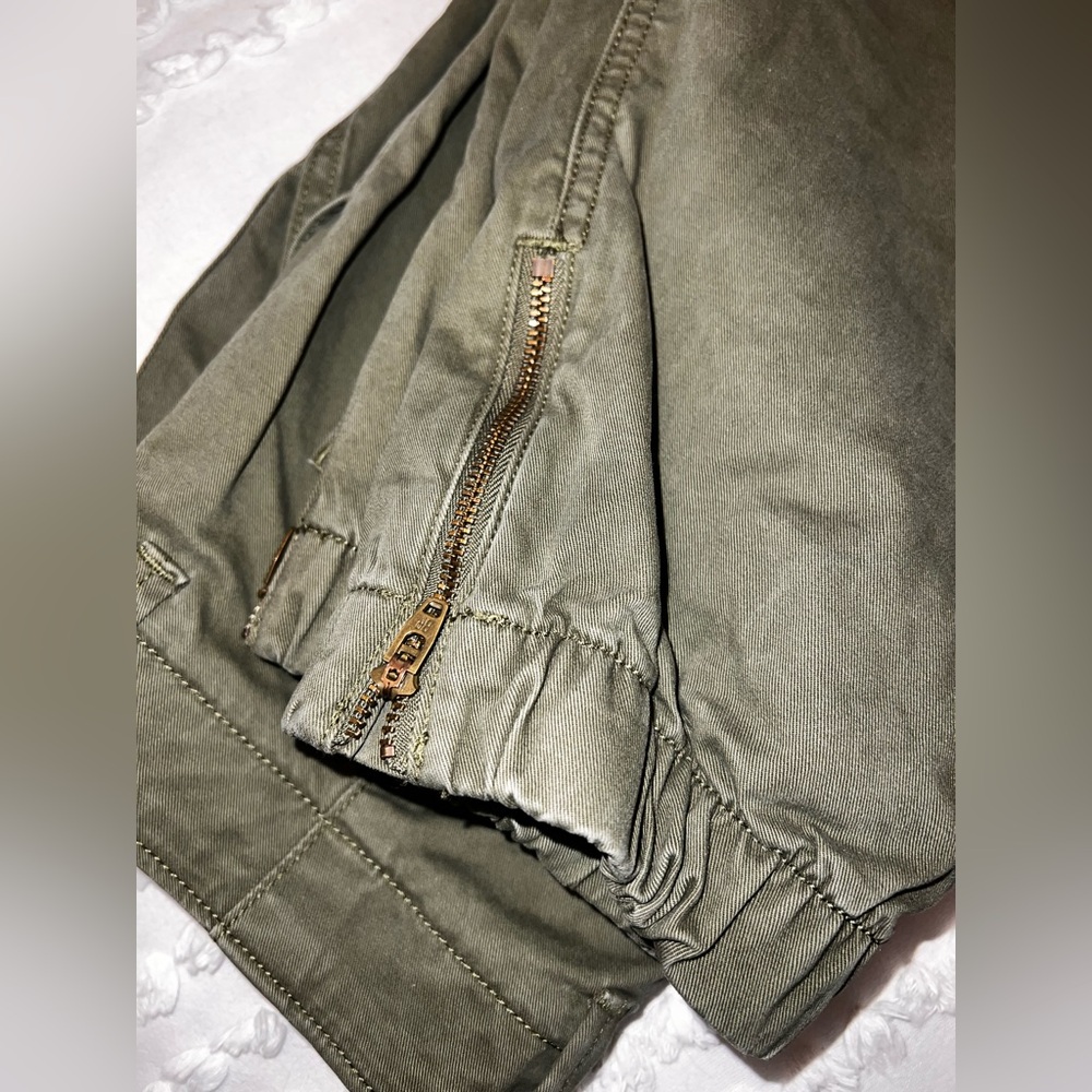 Banana Republic Olive Chino Pants - Picture 5 of 5